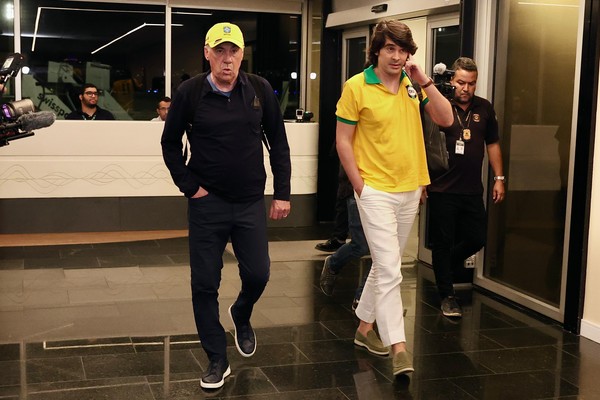 Carlos Ancelotti chega ao RJ para se apresentar à Seleção Brasileira