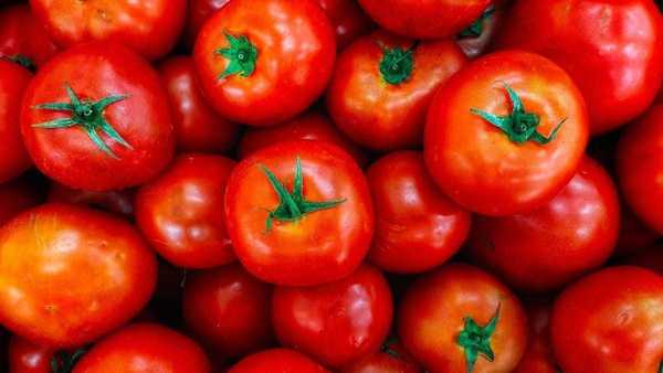 Preço de alimentos caem e energia elétrica sobe; veja a prévia da inflação