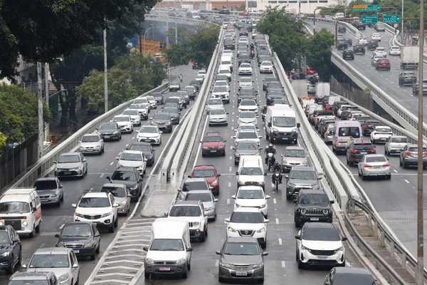 Câmara Municipal de SP debate regulamentação de mototáxi em audiência pública