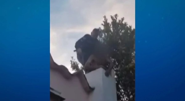 Vídeo: ladrão tenta invadir casa, fica 'entalado' em chaminé e grita por socorro