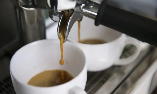 'Café fake': Anvisa proíbe venda de marcas após identificação de toxina em produtos