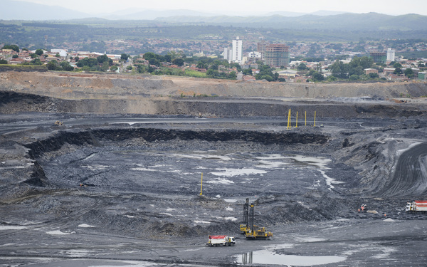 Produção industrial tem alta de 0,1% de março para abril