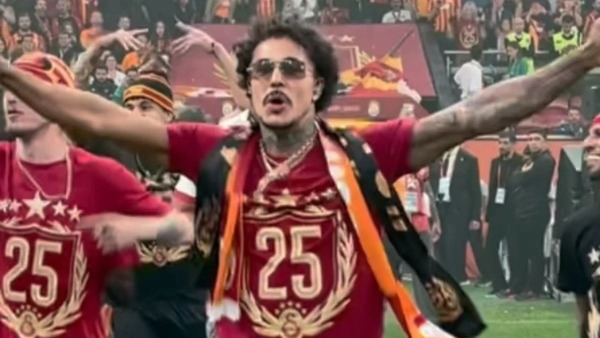 Futebol faz MC Livinho virar sucesso na Turquia; entenda