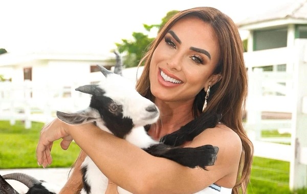 Nicole Bahls promete batizar próximo filhote do rebanho de cabras como Thaynara OG