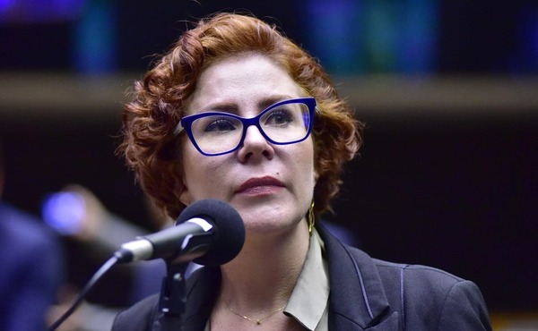 PF pede inclusão de Zambelli na lista de procurados pela Interpol