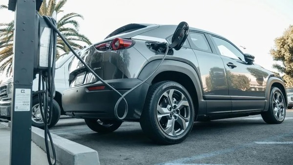 Veículos híbridos e elétricos representam 10,4% das vendas de automóveis em maio, diz Anfavea