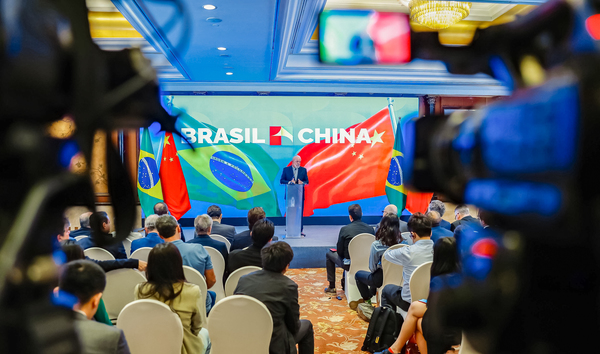 Brasil vira a "bola da vez" para investimentos chineses