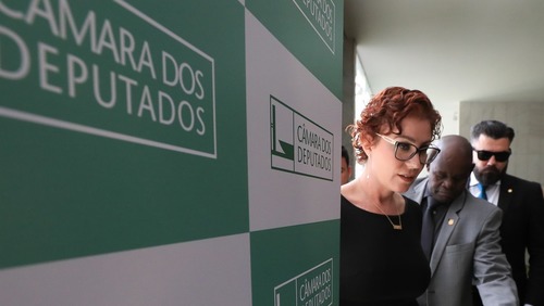 STF julga recurso de Carla Zambelli para anular condenação
