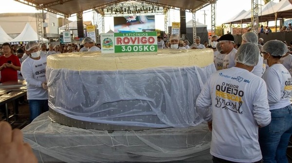 Maior queijo frescal do Brasil pesa 3 toneladas e foi produzido em Mato Grosso