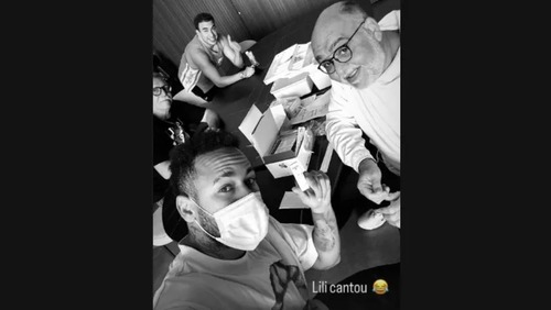 Neymar testa negativo para Covid-19 e brinca: 'Lili cantou'