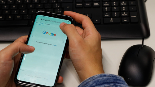 Google anuncia parceria com PM de SP para usar recurso antirroubo de celulares