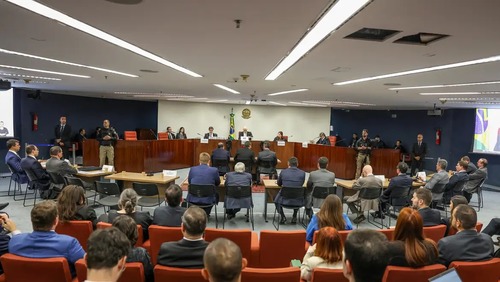 Bolsonaro nega que Marinha tenha colocado tropas à disposição do golpe