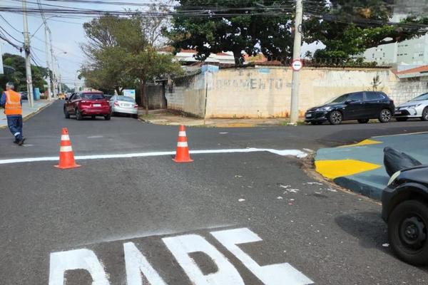 Trecho da rua Vicente de Carvalho retoma sentido de direção
