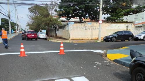 Trecho da rua Vicente de Carvalho retoma sentido de direção