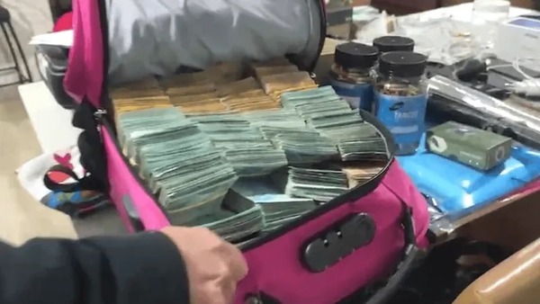 Operação de combate ao tráfico descobre mala com R$ 500 mil em Santa Catarina