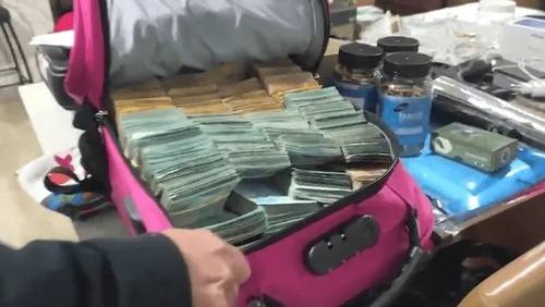 Operação de combate ao tráfico descobre mala com R$ 500 mil em Santa Catarina