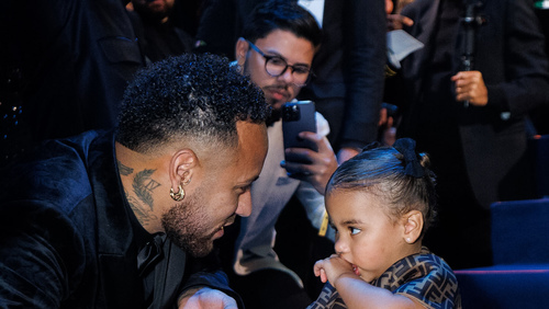Mavie rouba a cena em Leilão do Instituto Neymar Jr.