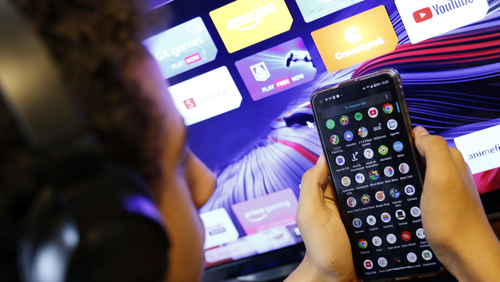 França quer restringir acesso a redes sociais para menores de 15 anos; entenda