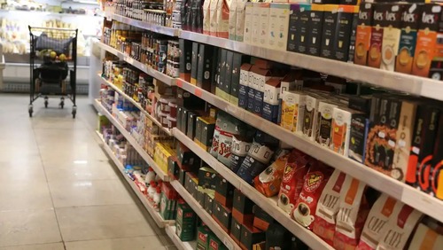 Comércio tem queda de 0,4% em abril, depois de três altas