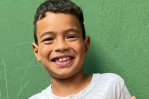 Parque infantil de escola municipal recebe nome de aluno que perdeu a vida por linha de cerol