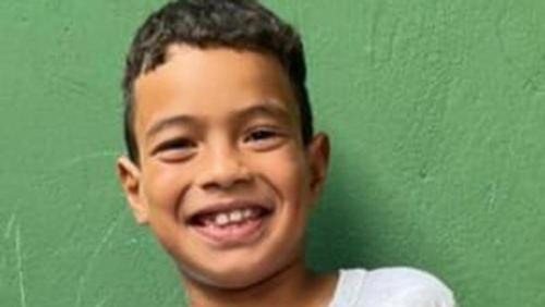 Parque infantil de escola municipal recebe nome de aluno que perdeu a vida por linha de cerol