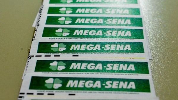 Mega-Sena acumula e prêmio chega a R$ 100 milhões; confira dezenas sorteadas