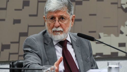 Brasil estuda medidas para romper relações militares com Israel