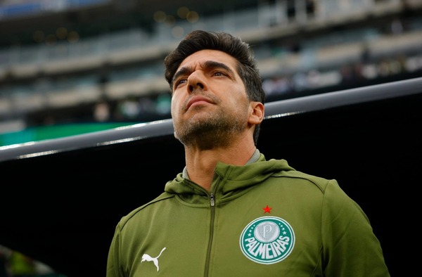 Abel Ferreira indica que renovará com o Palmeiras até 2027