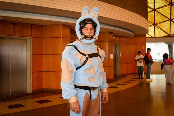 Vestido de Labubu, Carmo Dalla Vecchia faz sucesso na Parada LGBT+