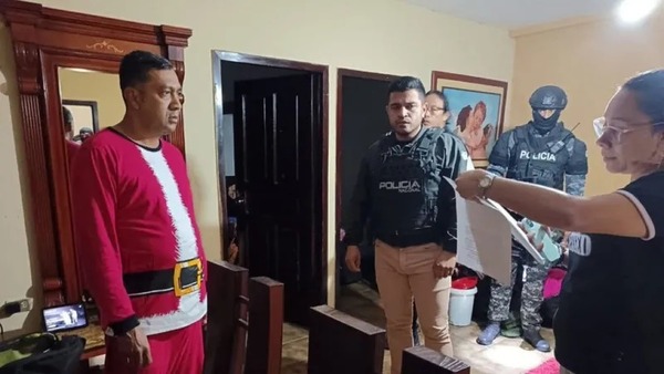 Ex-juiz é preso com pijama de Papai Noel em operação contra o narcotráfico no Equador