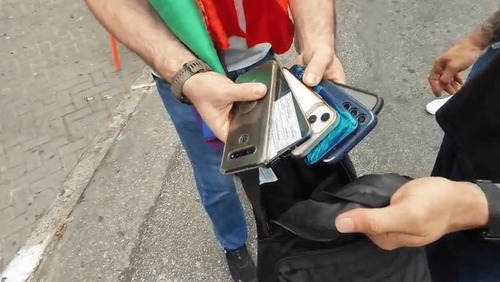 Polícia do RJ passa a enviar notificações para pessoas que compraram celulares roubados