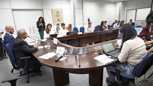 Indústria criou mais de 910 mil empregos em quatro anos, aponta IBGE
