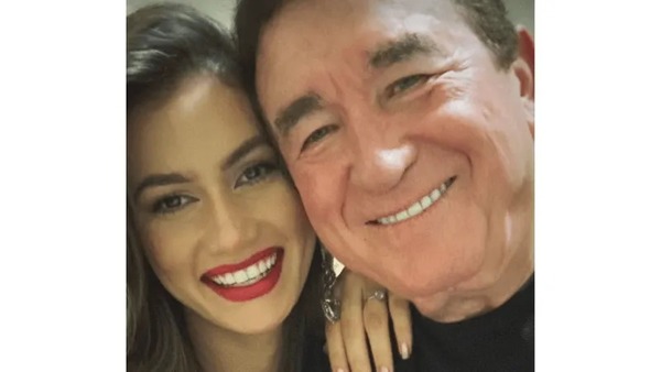 Solteiro? Amado Batista diz que está "sozinho de novo" em show