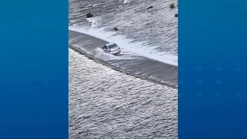 Vídeo: motorista atravessa ponte alagada no Rio Grande do Sul