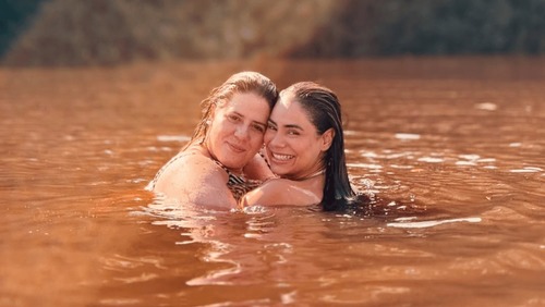 Tati Machado e Lexa viajam juntas para o Amazonas após perderem os filhos