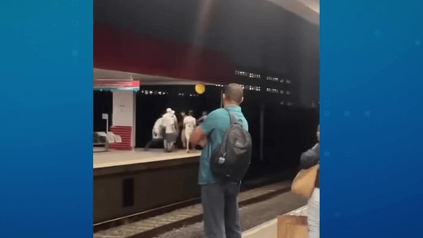 Vídeo: torcedores do Palmeiras agridem passageiro em estação da CPTM em SP