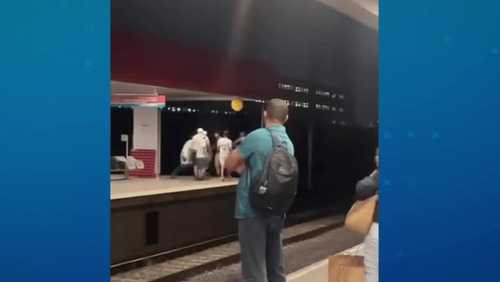 Vídeo: torcedores do Palmeiras agridem passageiro em estação da CPTM em SP