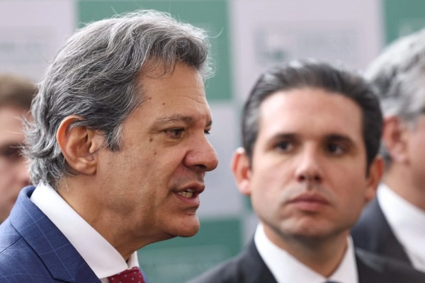 Deputado diz que governo 'estica a corda' com o Congresso ao judicializar IOF