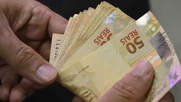 Quem decide o salário mínimo e como é calculado no Brasil