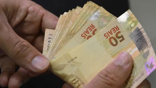 Quem decide o salário mínimo e como é calculado no Brasil