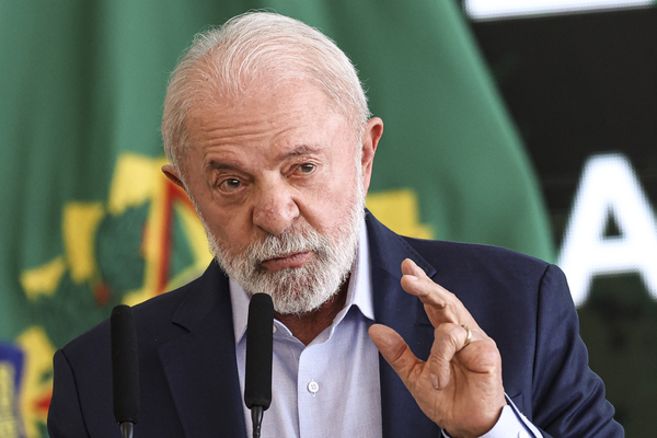 Governo cogita não sancionar aumento de deputados em meio à crise sobre IOF