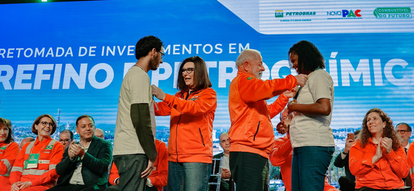 Lula cobra fiscalização em postos de gasolina: ‘quem tá pagando o pato é o consumidor’