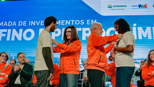 Lula cobra fiscalização em postos de gasolina: ‘quem tá pagando o pato é o consumidor’