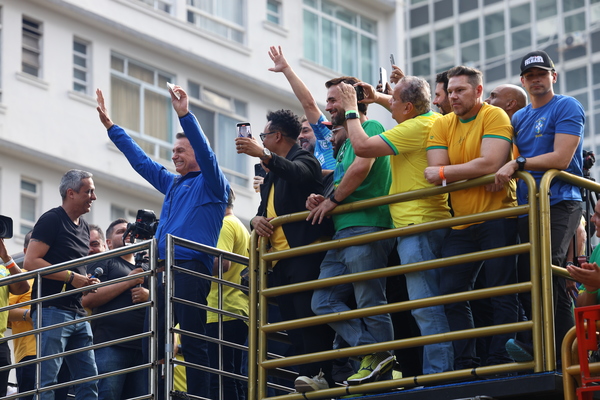 Bolsonaro celebra defesa de Trump e diz que 'todos de bom senso acompanham aberração jurídica'