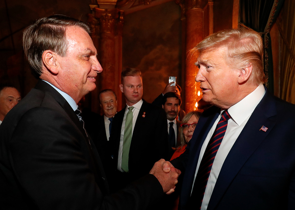 Trump cita julgamento de Bolsonaro como motivo para taxação de produtos brasileiros; entenda