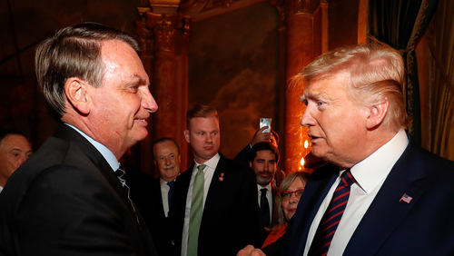 Trump cita julgamento de Bolsonaro como motivo para taxação de produtos brasileiros; entenda