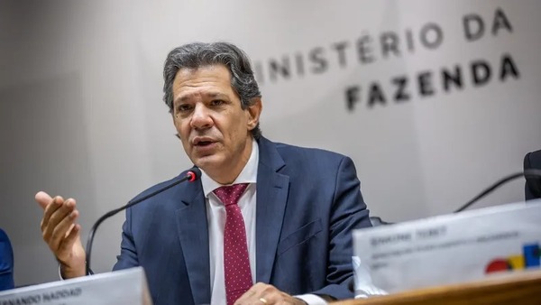 Haddad acusa Bolsonaro por tarifa de Trump e diz que ajuste fiscal deve taxar super-ricos