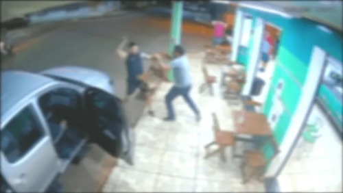 Homem é morto com facada no pescoço após briga em sorveteria em Goiás