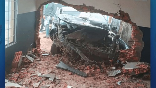 Carro invade academia e deixa cinco pessoas feridas em Arroio do Sal (RS)