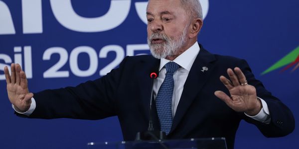 Tarifaço de Trump contra o Brasil vira jogo de empurra entre governo e oposição